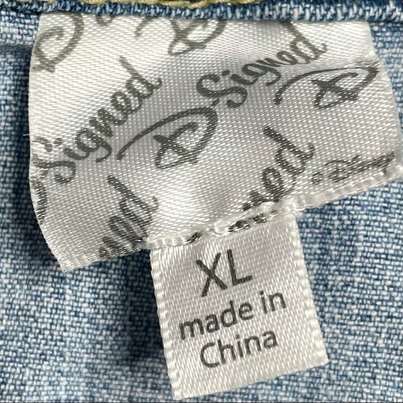 Disney D-Signed Sleeveless Jean Vest Snap Down Peace Sign Graphic Studded XL - Picture 7 of 10